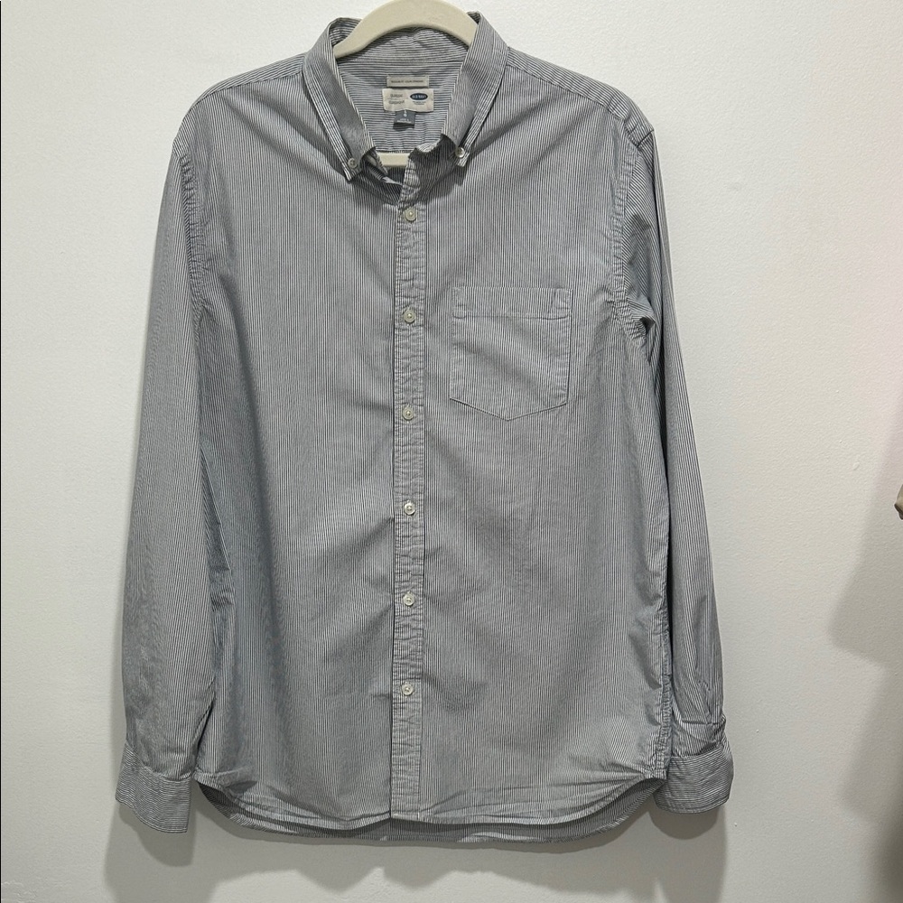 GAP Men's Light Gray Button-Down Shirt
